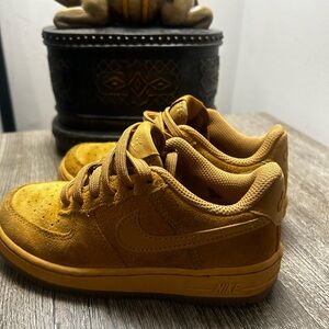 Nike AF1 Mustard Sneakers